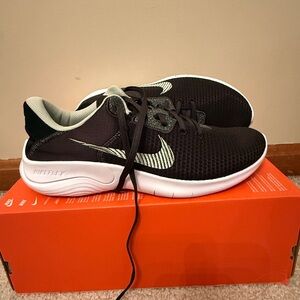 Nike Black and Gray Running Shoes